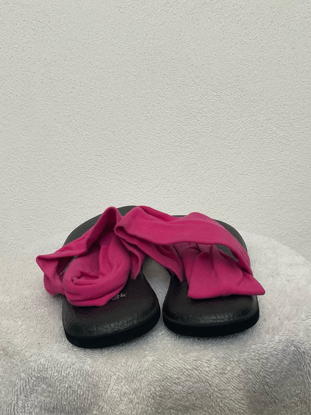 NWOT Sanuk Yoga Sling Padded Footbed Sandal Fuschia Pink Straps Size 10 - Picture 4 of 6